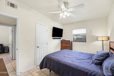 Charming 3-bedroom concrete block home on city water and city - photo 15