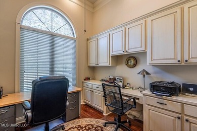 BEAUTIFUL VIEW OVERLOOKING THE GOLF COURSE & A POND. Custom - photo 17