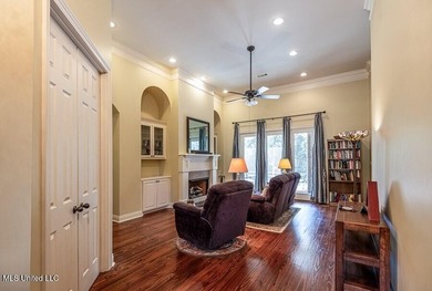 BEAUTIFUL VIEW OVERLOOKING THE GOLF COURSE & A POND. Custom - photo 18