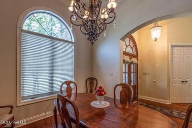 BEAUTIFUL VIEW OVERLOOKING THE GOLF COURSE & A POND. Custom - photo 19