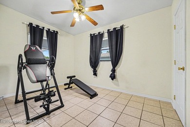 Charming 3-bedroom concrete block home on city water and city - photo 20