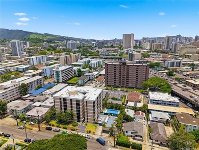 Top-floor living in the heart of Makiki. This bright 1-bedroom - photo 25