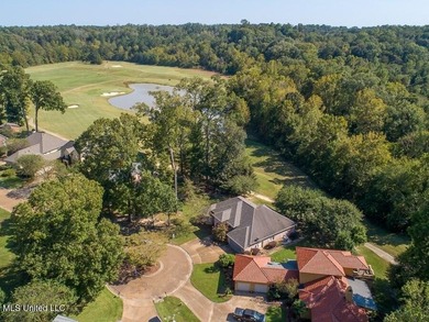 BEAUTIFUL VIEW OVERLOOKING THE GOLF COURSE & A POND. Custom - photo 26
