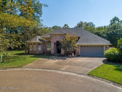 BEAUTIFUL VIEW OVERLOOKING THE GOLF COURSE & A POND. Custom - photo 27
