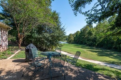 BEAUTIFUL VIEW OVERLOOKING THE GOLF COURSE & A POND. Custom - photo 30