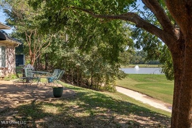 BEAUTIFUL VIEW OVERLOOKING THE GOLF COURSE & A POND. Custom - photo 33