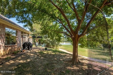 BEAUTIFUL VIEW OVERLOOKING THE GOLF COURSE & A POND. Custom - photo 34
