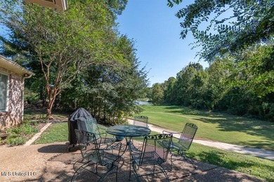 BEAUTIFUL VIEW OVERLOOKING THE GOLF COURSE & A POND. Custom - photo 35