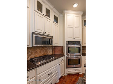BEAUTIFUL VIEW OVERLOOKING THE GOLF COURSE & A POND. Custom - photo 43