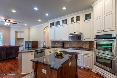 BEAUTIFUL VIEW OVERLOOKING THE GOLF COURSE & A POND. Custom - photo 45