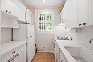 One-bedroom co-op located on the first floor in the Forest Hills - photo 5