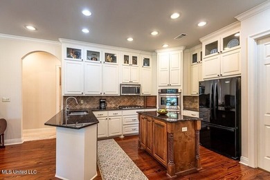 BEAUTIFUL VIEW OVERLOOKING THE GOLF COURSE & A POND. Custom - photo 46