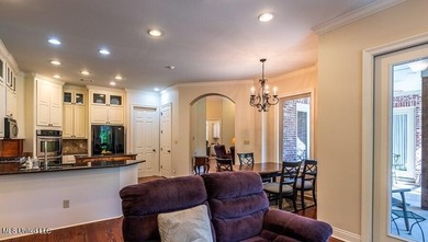 BEAUTIFUL VIEW OVERLOOKING THE GOLF COURSE & A POND. Custom - photo 50