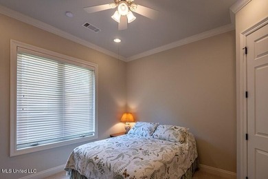 BEAUTIFUL VIEW OVERLOOKING THE GOLF COURSE & A POND. Custom - photo 54