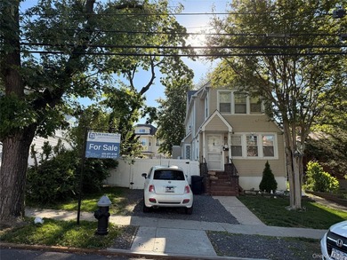 5Br, 2 1/2ba Colonial On Oversized Property In The Bay Terrace - photo 1