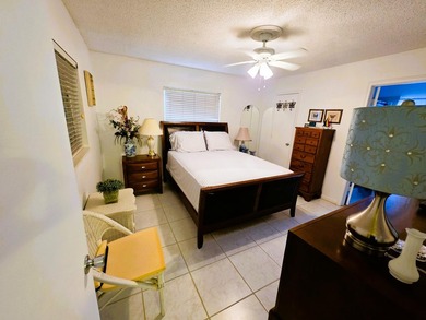 Welcome to Cypress Lakes, one of West Palm Beach's best-kept - photo 14