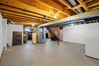 Welcome to this beautiful 3-bedroom, 1.5-bathroom Colonial home - photo 37