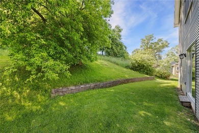 Welcome to this beautiful 3-bedroom, 1.5-bathroom Colonial home - photo 40