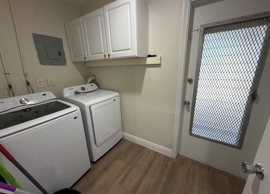 Motivated seller**beautiful 3 bedroom + den home with convenient - photo 11