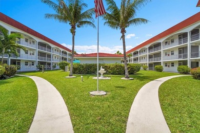 PRISTINE CONDITION and TOTALLY REMODELED unit in this IDEAL - photo 2