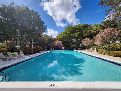 This Lakefront, spacious, Ground Floor 3 Bedroom, 2 Bath Condo - photo 26