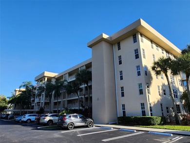 This Lakefront, spacious, Ground Floor 3 Bedroom, 2 Bath Condo - photo 29