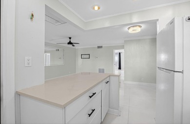 Welcome to easy living in this renovated 1 bedroom, 1.5 bath - photo 3