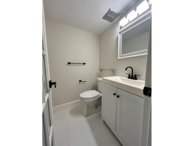 Welcome to easy living in this renovated 1 bedroom, 1.5 bath - photo 5