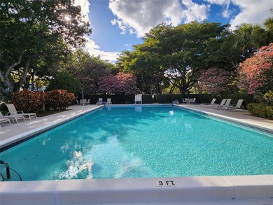 This Lakefront, spacious, Ground Floor 3 Bedroom, 2 Bath Condo - photo 44