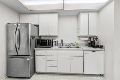 Excellent Opportunity ! This one-bedroom condo is priced - photo 14
