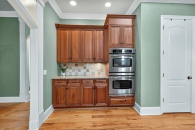ABSOLUTLY STUNNING AND IMPRESSIVE 5 BEDROOM, 3 FULL BATH, 2 HALF - photo 18