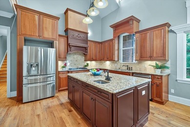 ABSOLUTLY STUNNING AND IMPRESSIVE 5 BEDROOM, 3 FULL BATH, 2 HALF - photo 19