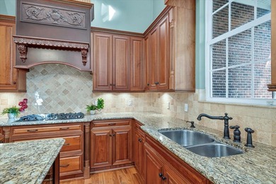 ABSOLUTLY STUNNING AND IMPRESSIVE 5 BEDROOM, 3 FULL BATH, 2 HALF - photo 20