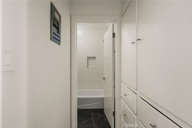 Prime mixed-use property for sale in Long Beach! This versatile - photo 21