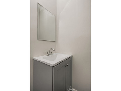 Prime mixed-use property for sale in Long Beach! This versatile - photo 24