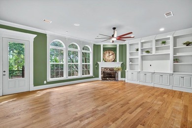 ABSOLUTLY STUNNING AND IMPRESSIVE 5 BEDROOM, 3 FULL BATH, 2 HALF - photo 26