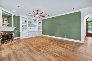 ABSOLUTLY STUNNING AND IMPRESSIVE 5 BEDROOM, 3 FULL BATH, 2 HALF - photo 28