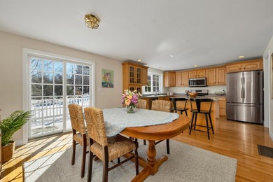 An inviting end unit townhouse-style condominium, minutes to - photo 5