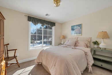 An inviting end unit townhouse-style condominium, minutes to - photo 7
