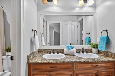 ABSOLUTLY STUNNING AND IMPRESSIVE 5 BEDROOM, 3 FULL BATH, 2 HALF - photo 47