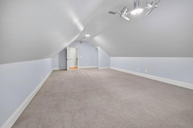 ABSOLUTLY STUNNING AND IMPRESSIVE 5 BEDROOM, 3 FULL BATH, 2 HALF - photo 56