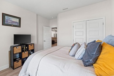 Welcome to this beautifully maintained single-story ranch style - photo 7