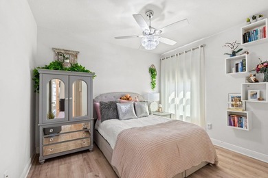 Welcome to this beautifully maintained single-story ranch style - photo 10