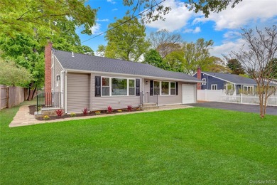Move right into this updated 3-bedroom, 2-bathroom, Split style - photo 2