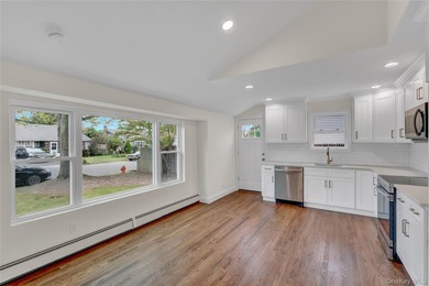 Move right into this updated 3-bedroom, 2-bathroom, Split style - photo 6