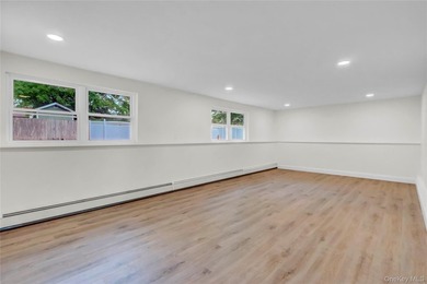 Move right into this updated 3-bedroom, 2-bathroom, Split style - photo 9