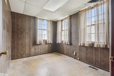 Unique opportunity to own a versatile commercial property with - photo 11