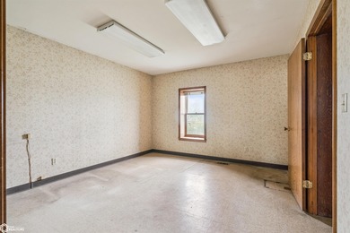 Unique opportunity to own a versatile commercial property with - photo 14