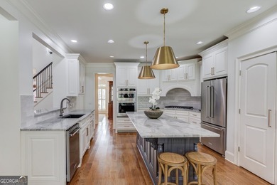Discover rare luxury in the heart of the highly sought-after - photo 15