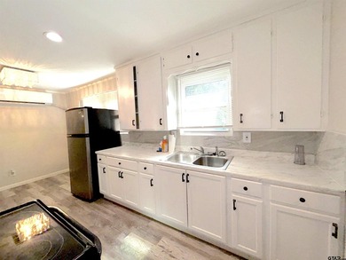 Charming country home just minutes from Lake Bob Sandlin! - photo 16